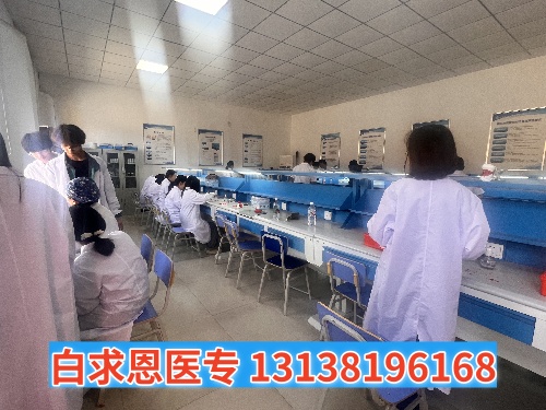 石家莊白求恩醫(yī)學中專學校多長時間放假一次？