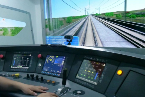 想當(dāng)火車司機(jī)？中專學(xué)歷也能報(bào)名！穩(wěn)定高薪 + 鐵飯碗！